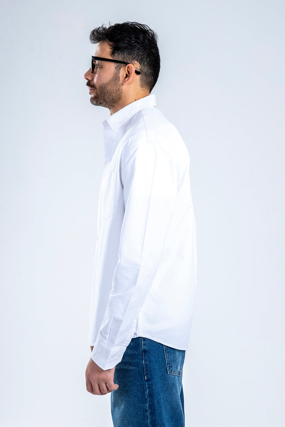 Button-up . Oxford shirt -White