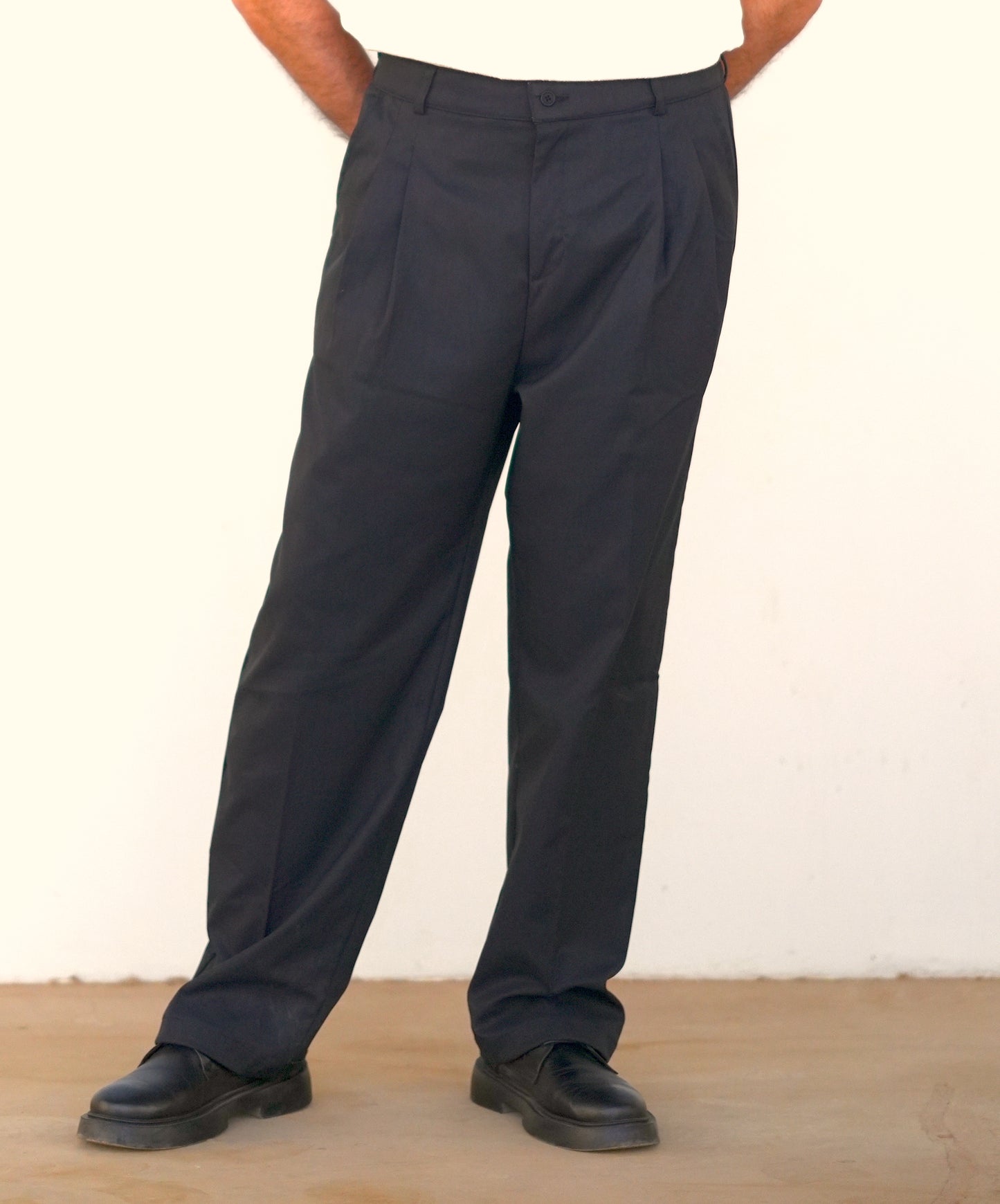 Relaxed Pleated Trousers - Black