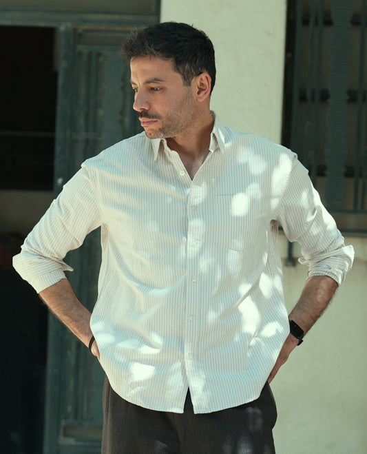 Button-up . Oxford shirt -Beige