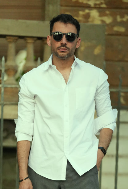 Button-up . Oxford shirt -White