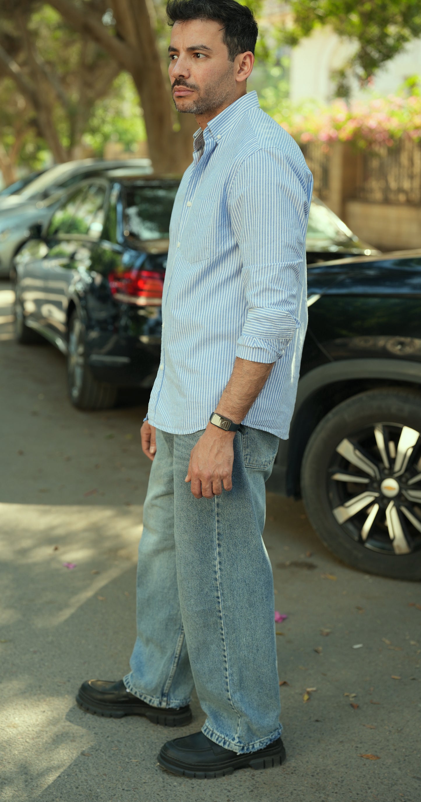 Button-up . Oxford shirt -Blue striped